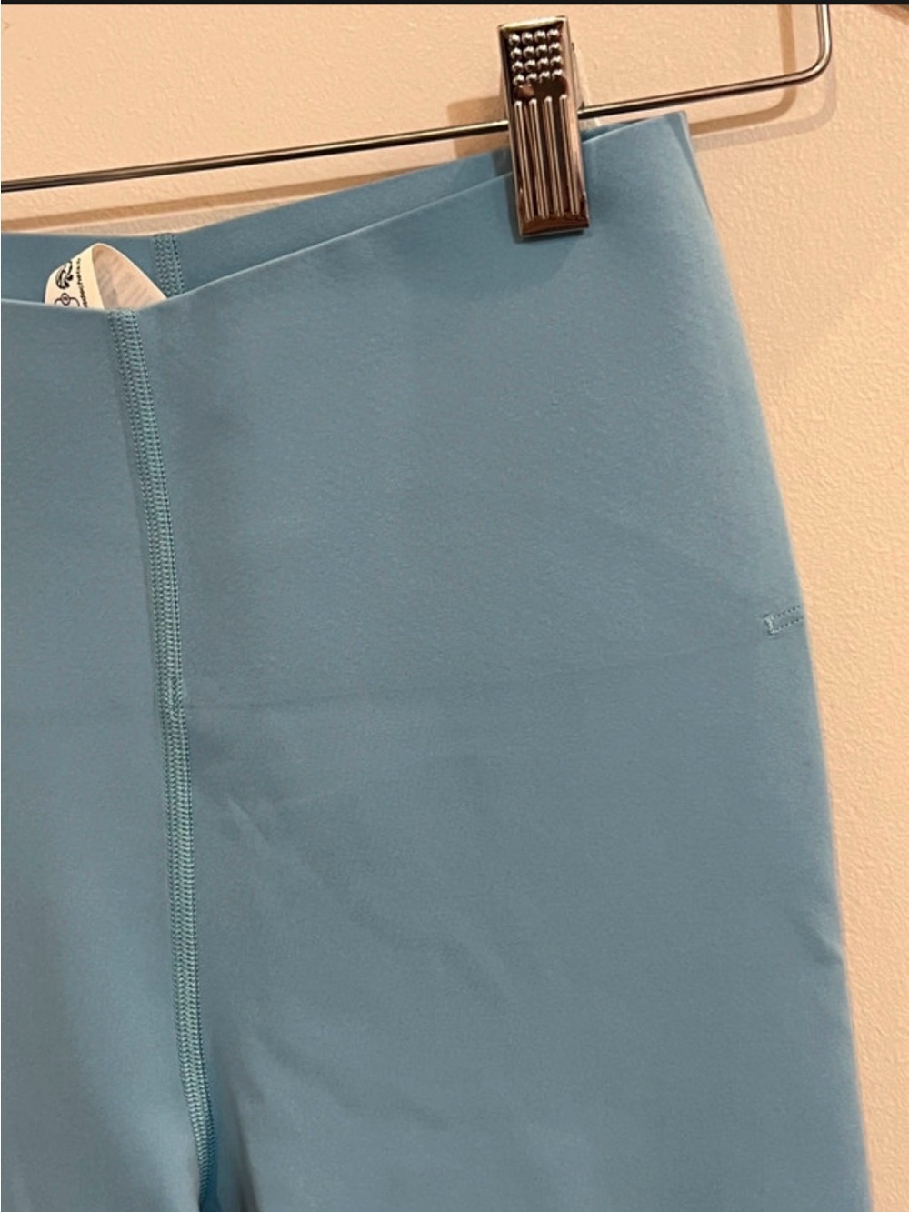 lululemon athletica Women’s light blue thighs - Picture 2 of 6